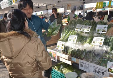 出店者との対話を楽しみながらの買い物