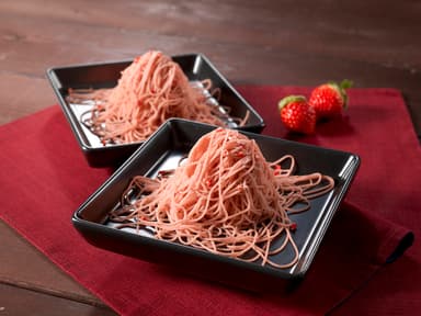 まるごと苺のモンブラン