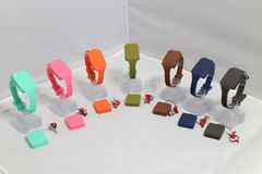 肌で時刻(とき)感じる触感時計“タック・タッチ”にオシャレな新色が登場　6月17日から予約受付を開始！