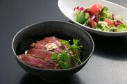 日本一のお米「南魚沼産こしひかり」と「A5ランクにいがた和牛」がコラボ！最高級食材を使った「究極のステーキ丼」が6月29日販売開始！