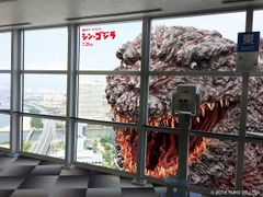 福岡タワーにシン・ゴジラ襲来！シン・ゴジラ全長と同じ118.5m地点に巨大ビジュアルが出現