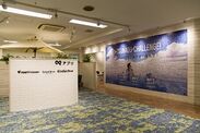 リゾート人材サービスのアプリが東京本社を移転　“海の家”風のオフィスで大きなパラソルがお出迎え
