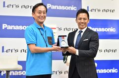 レッツノート20周年記念イベント「Panasonic Store工房」開催　初の金メダルから20年、柔道家 野村忠宏さんがレッツノートに金メダルを贈呈！？12年連続シェアNo.1を祝福し「これからもメダルを増やしてください！」とエール！