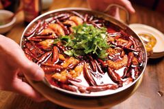 暑さが和らいだこの時期に楽しみたい激辛料理「匠の技」　辛さの中にも旨さあり。四川飯店元料理長の馬剣がプロデュース。雲南四川料理のダイラバ食堂　10月よりメニューを一部改定
