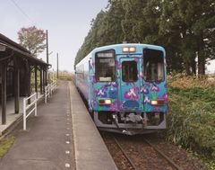 山形鉄道に4つの花柄ラッピング車両が登場！