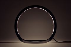 見た目がまるでフラフープなLED間接照明「HOOP」　1月30日までクラウドファンディングにて支援者を募集！～ミラノサローネで絶賛されたデザイナーズ照明～