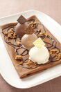 リンツ・ショコラクレープ　3種のチョコレートアイスクリームとともに
