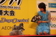 「芸-わん！グランプリ2012」の優勝者と犬のペア