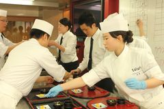 開店までに間に合うよう段取り良く仕上げます