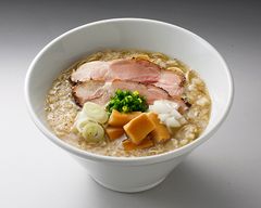 1日限定15食！福岡の鶏白湯ラーメン専門店「CHICKEN MEN 鶏麺」から新メニュー「煮干そば」が登場！～糸島豚“レアチャーシュー”や船越産“いりこ”など福岡の名産品を使用～