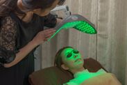 LED照射で肌質を改善する『ソーマライト』のサロン『アイ・クリーミー』がオープン　美肌＆美髪『HR』も好評