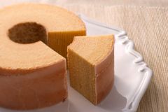 1年に1度だけの縁起物スイーツ！1月21日「大寒の日」に産まれた「大寒たまご」だけで焼き上げた招福バウムクーヘンをシリアルナンバー付き限定2,700個で発売！