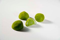 愛だの恋だのは関係ない　バレンタインには宇治抹茶100%使用「宇治のお濃茶ショコラ大福」～予約特典・しれっと本音を伝えられるQRコード付きメッセージカード～