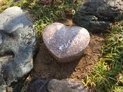 滋賀県草津市で“ハート石”を発見！恋愛成就を手伝う「KUSATSU SWEET LOVERプロジェクト」開始