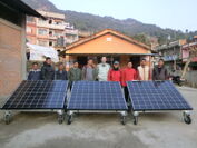 太陽光発電システムの引渡しの様子（ネパール、ゴルカ郡）