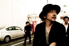 日本を代表する俳優：大森南朋率いる大人のロックバンド『月に吠える。』4月27日1st EP「第一巻。別冊」～だってこんな好きなんだからしょうがない～発売とツアー発表！ミュージックビデオ「ロマンチックブギー」も公開！