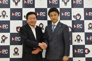 横峯 吉文氏(左)と株式会社 MPandC代表取締役社長　森下 尚紀(右)