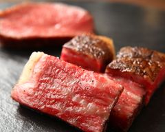 「ゴチになります！」放送 “熟成神戸ビーフ”専門店『熟成KOBE BEEF プレミアム 听(ポンド)』　放送内で登場した特別コースメニューを期間限定提供