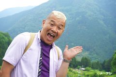 ウド鈴木が描いた色紙600枚を二会場で初の一挙公開！メ～テレ「ウドちゃんの旅してゴメン」色紙展を開催