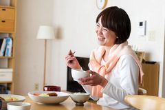 食事に混ぜるだけ！手軽にタンパク質の摂取が可能に　コラーゲン配合プロテイン4月15日発売