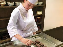 叶 匠壽庵初の挑戦　女性菓子職人が「銘物　匠壽庵きんつば」をその場で焼き上げる！東京ガーデンテラス紀尾井町に5月10日新店オープン