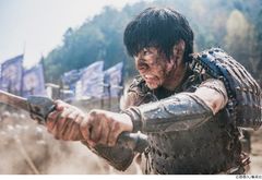 キングダム連載10周年　実写特別動画いよいよ公開！信（しん）が！羌カイ（きょうかい）が！ホウ煖（ほうけん）が動き出す！山崎賢人が信を熱演！2016年4月18日13時より公開！