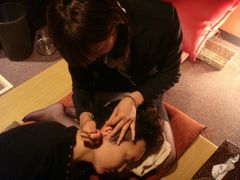 耳かき施術の様子