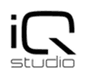 iQスタジオ株式会社のロゴ
