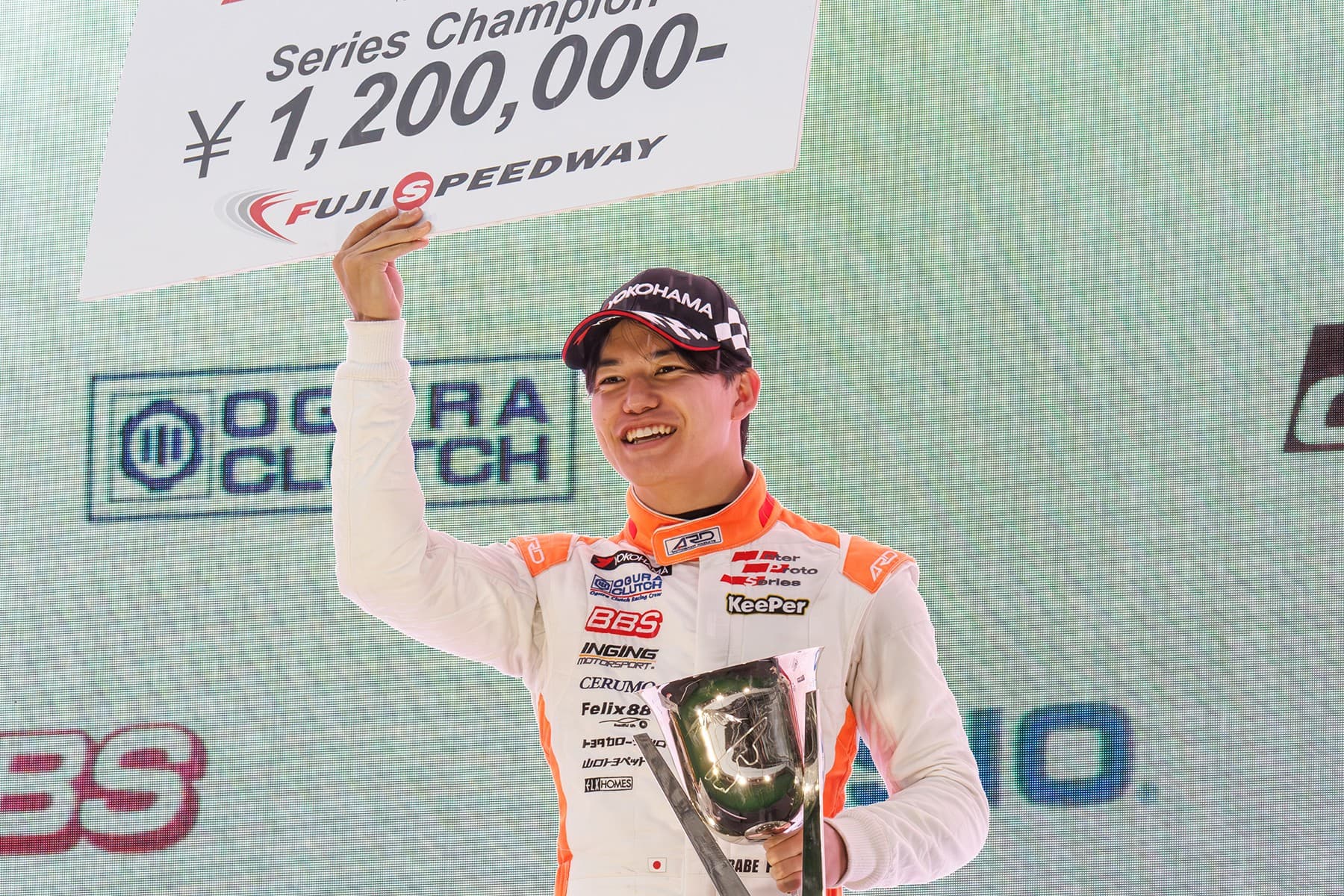 第5戦は山下健太、第6戦は牧野任祐が優勝 。卜部和久が初のシリーズチャンピオンに輝く!