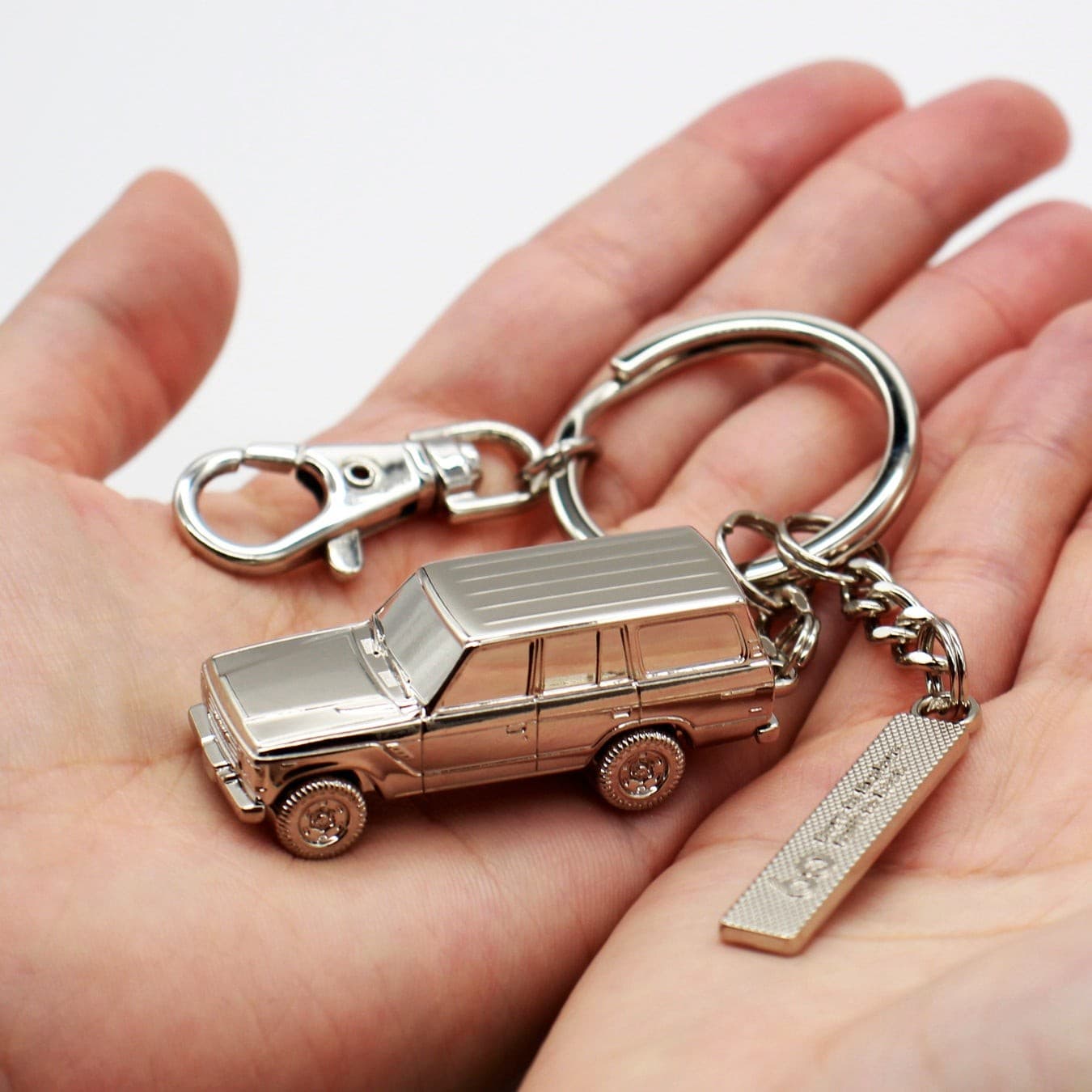 【3000個限定】シリアル入り「TOYOTA LANDCRUISER 60」キーチェーンが成田空港で販売開始！