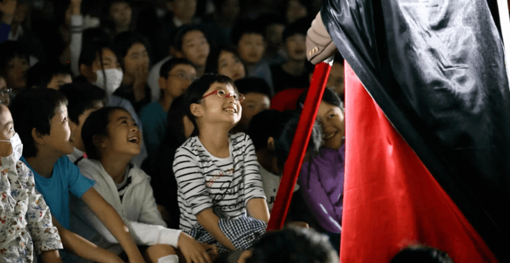 全国の5万人以上子どもたちが熱狂した大阪発の英語学習ミュージカル劇が東京・青梅の小学校で上演決定！