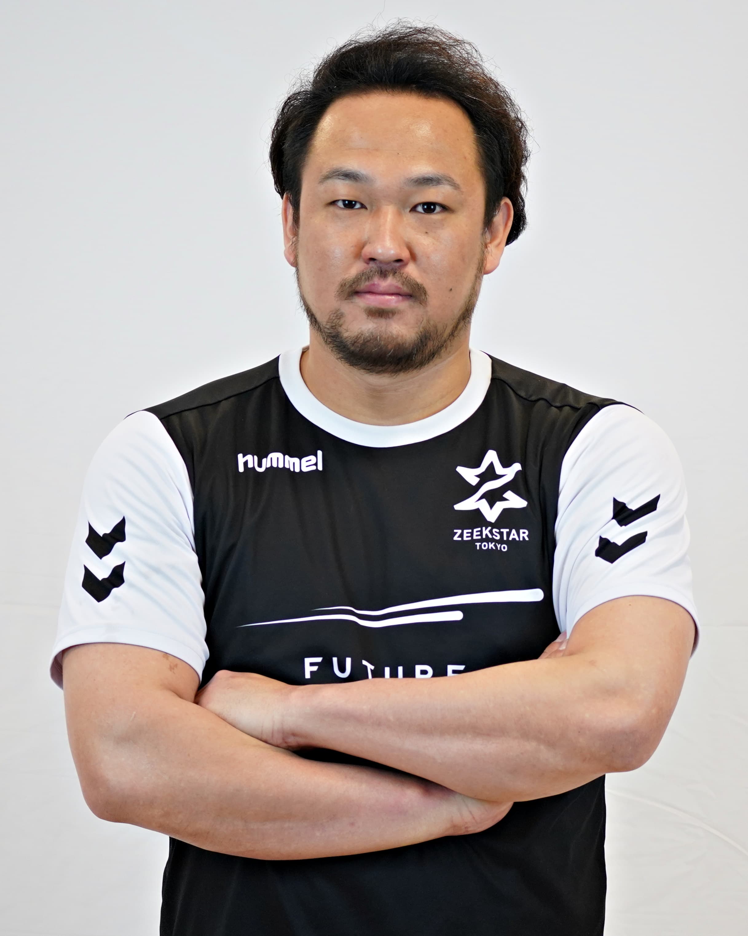 日本屈指のポストプレーヤー小室大地選手と契約