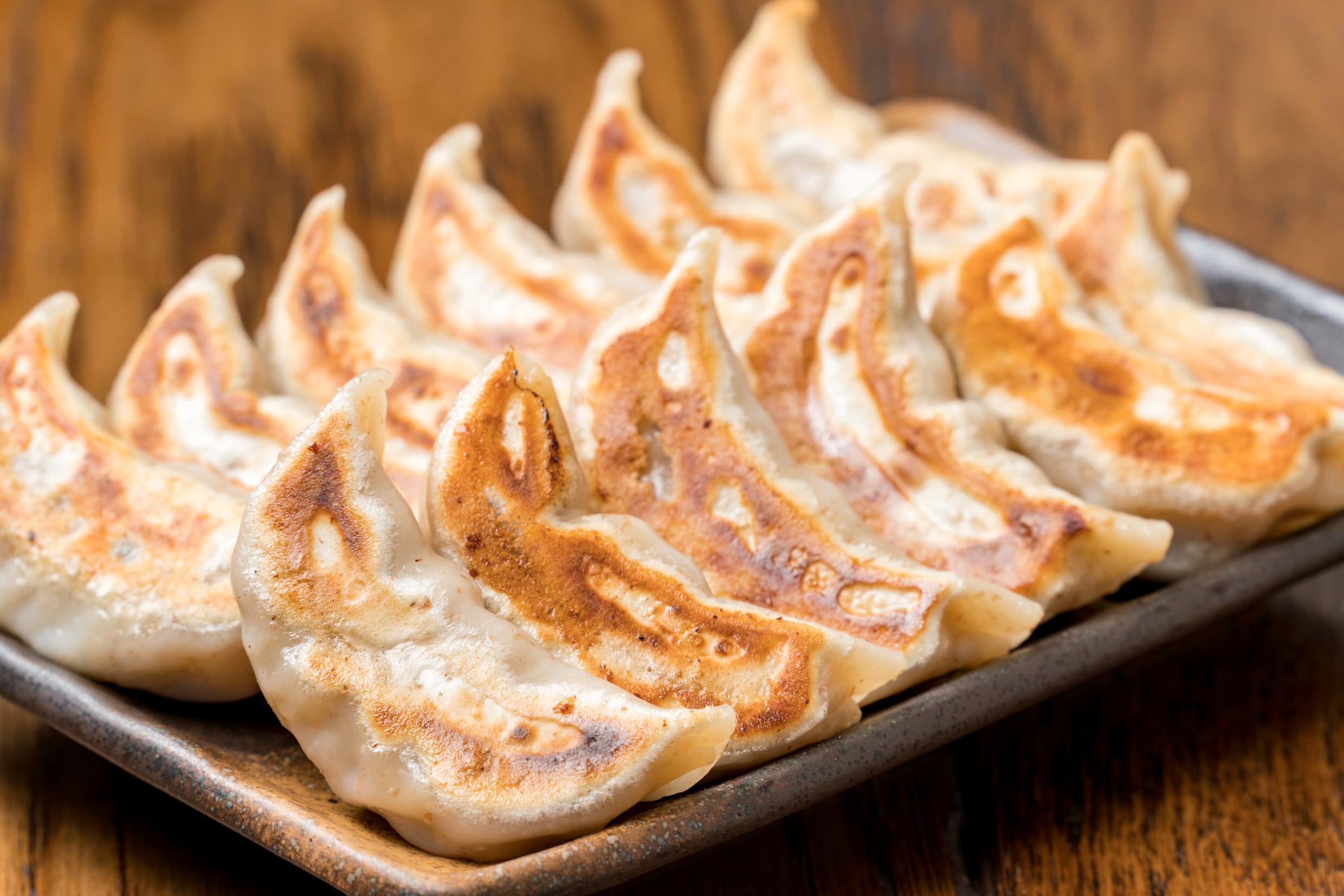 肉汁餃子のダンダダンで秋のお茶割り販売中！「北海道とうきび茶割り」「加賀棒ほうじ茶割り」