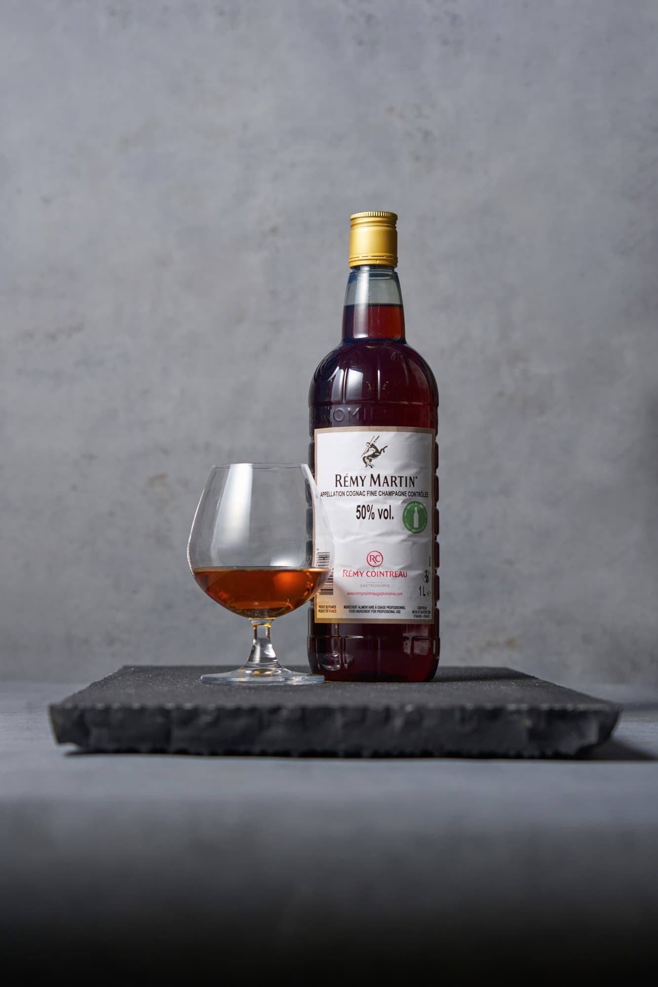 大阪「Touchez du bois」から、“熟成させる”ブランデーケーキが新登場。 「プレミアムブランデーケーキ」11月1日〜オンライン先行発売。 11月5日からは大丸東京店1階MVPスイーツに期間限定出店。限定バターサンドも登場。