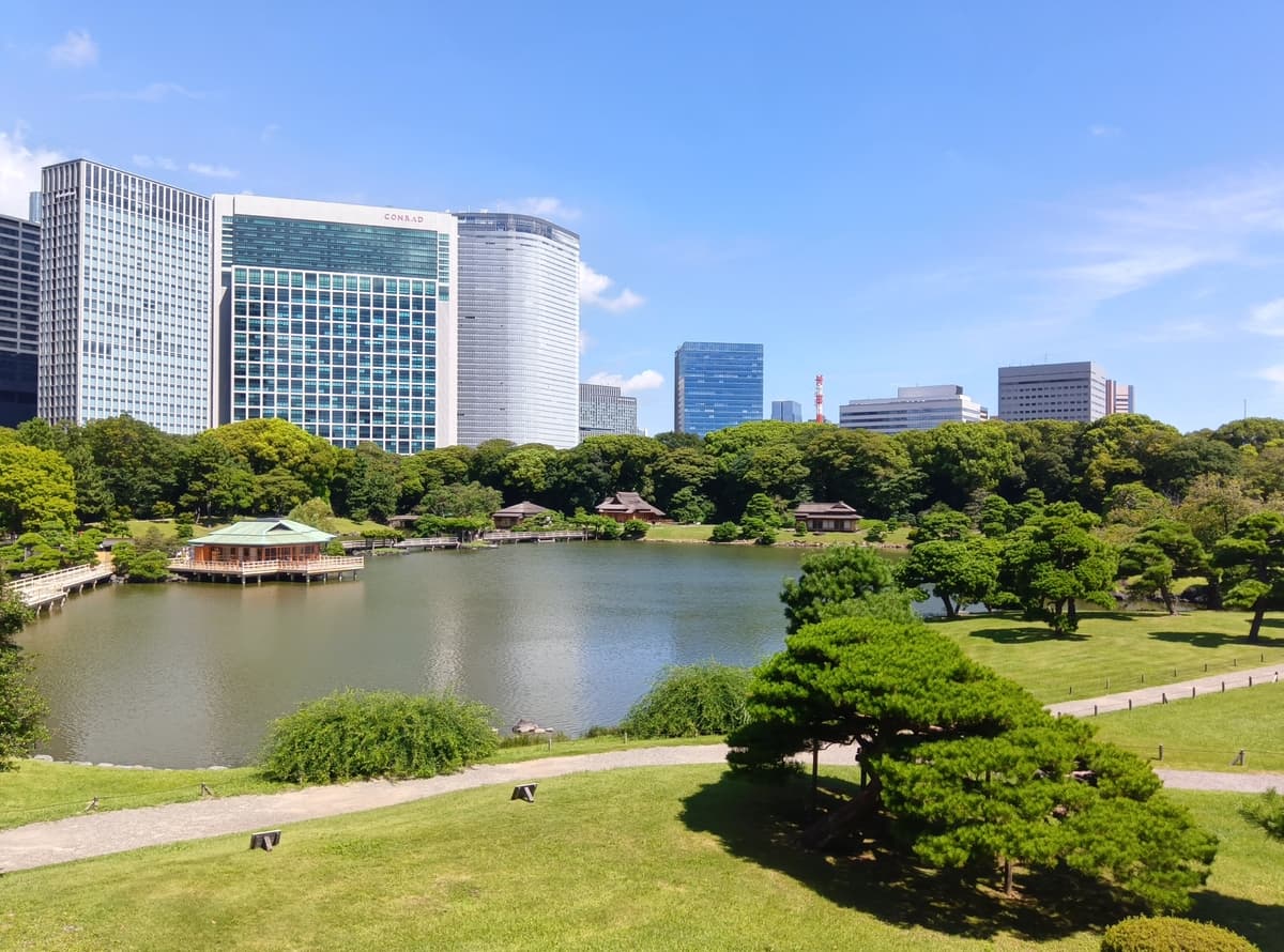 東京水辺ライン・10月のイベント便「小林祐一の歴史クルーズ 貸切バスで浜離宮恩賜庭園から大本山増上寺へ(昼食付)」10/22(水)開催！
