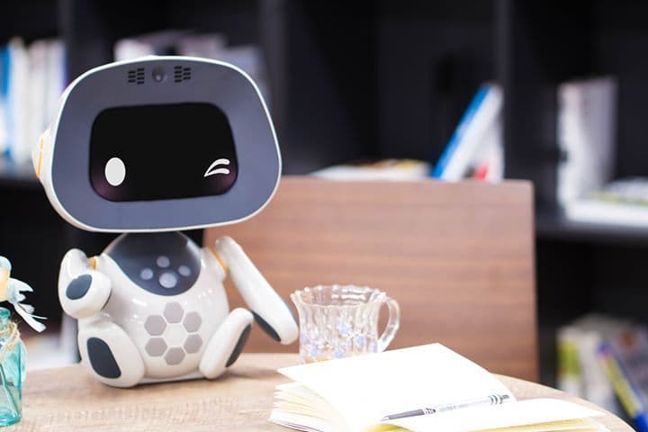 日本PCサービス、ロボットに命を吹き込む デモンストレーション＆記者発表
