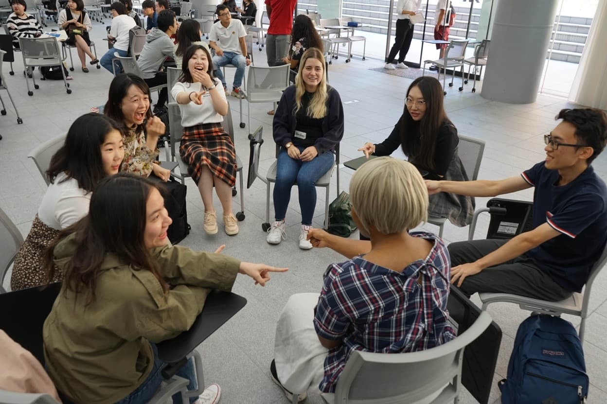 新型コロナ5類移行で、留学生との国際交流も活性化！　日本人学生×留学生によるチーム対抗クイズ大会を開催