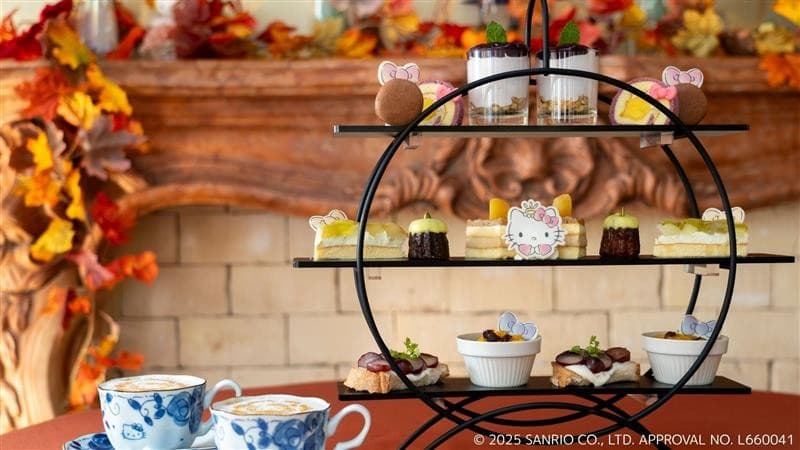 ぶどうや栗を贅沢に味わえるシックな秋のアフタヌーンティーが登場♪ HELLO KITTY SMILE 『ハローキティのオータムアフタヌーンティー』 ９月１日より提供開始
