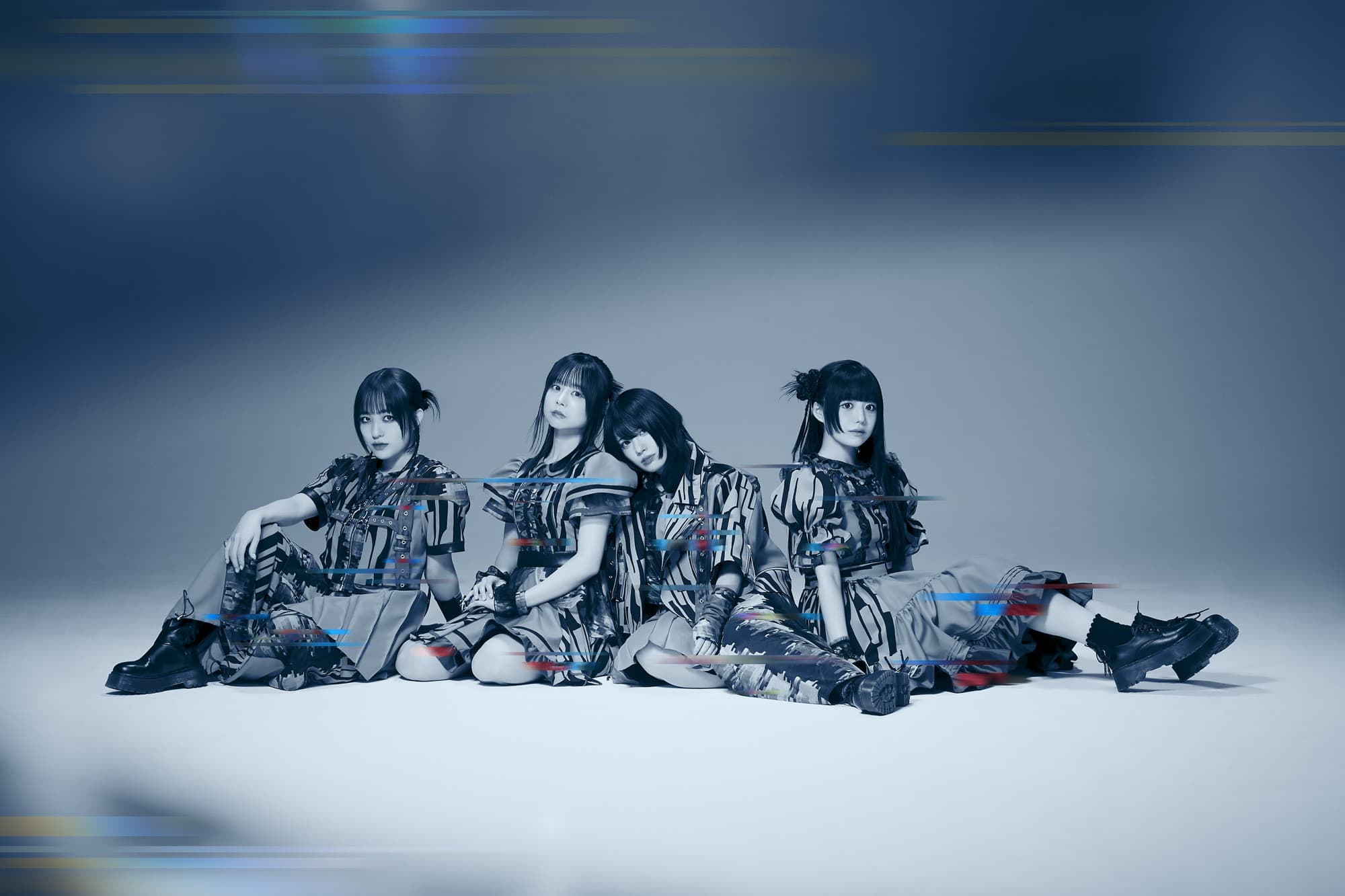 CYNHN新曲「わるいこと」新ビジュアル解禁！ コンセプトは「カワイイ×壊す×青」。