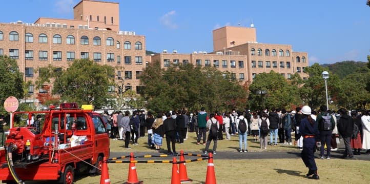 直下型地震発生を想定した災害対応訓練を実施　警察・消防・自衛隊の災害時関係車両展示と業務説明会を同時開催
