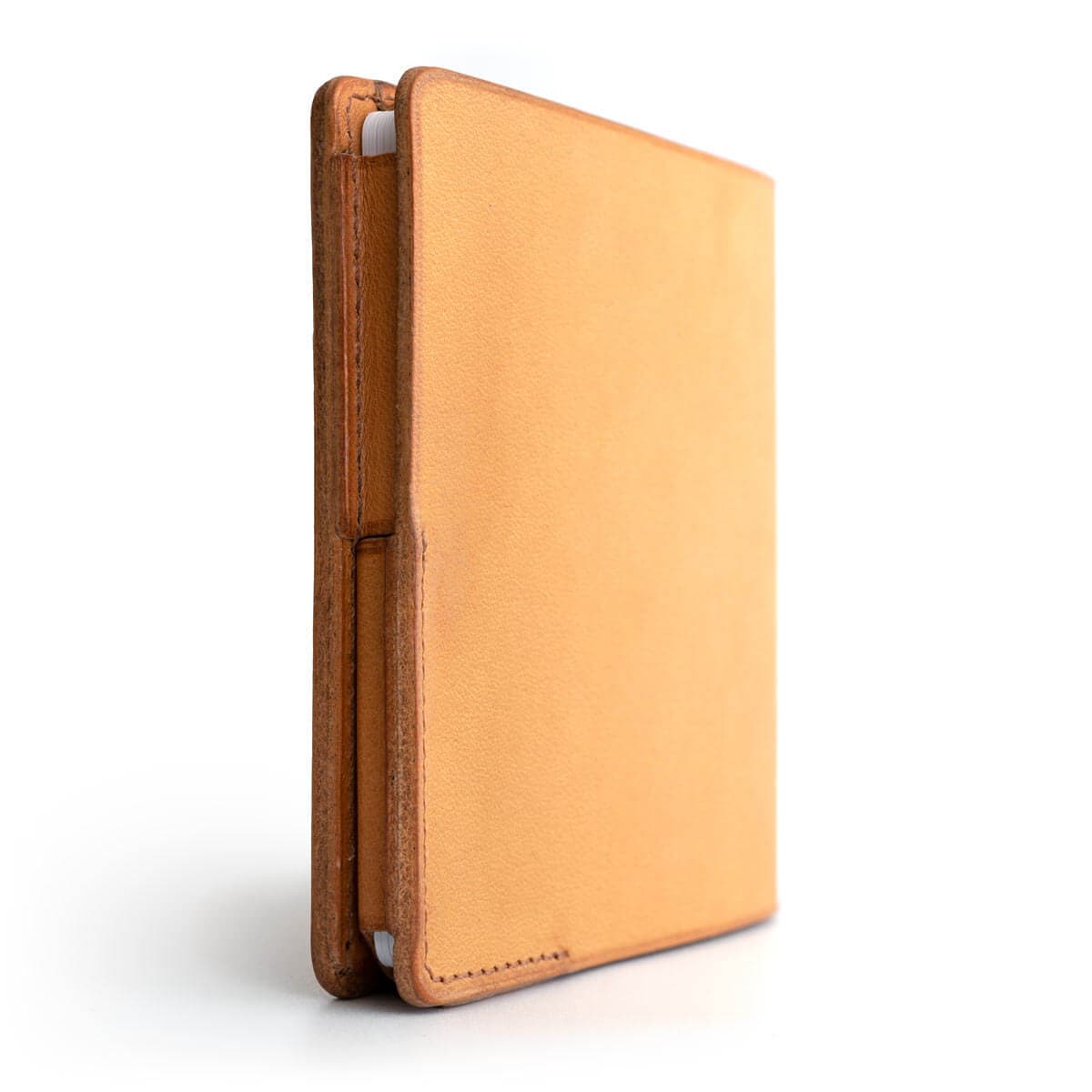 小さく薄い二つ折りの革財布「HITOE FOLD」、 クラウドファンディング開始から半年で 販売額1.2億円を達成！