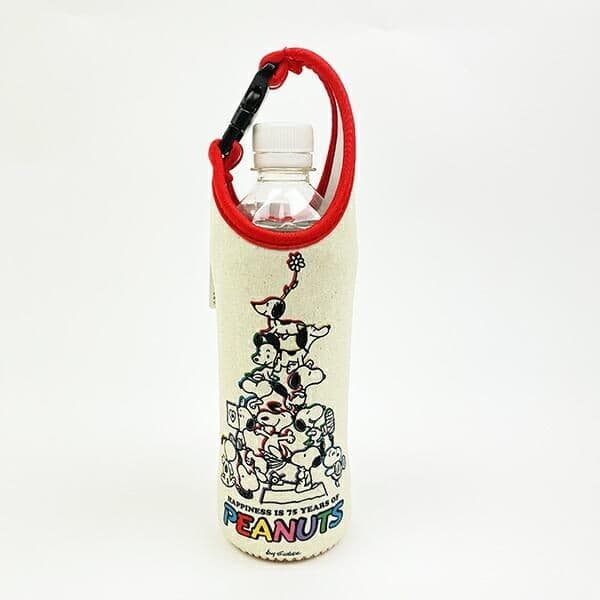 スヌーピー７５周年の記念デザインがうれしいペットボトルカバー。