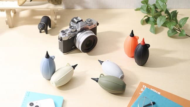 レンズやカメラのクリーニングに！携帯性の高い小型シリコン製「シリコンブロアーポータブル 02」2色を追加発売！