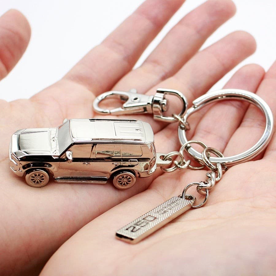 ●3000個限定●TOYOTA ランドクルーザー 250 キーチェーン Amazon の Click Car products にて予約開始