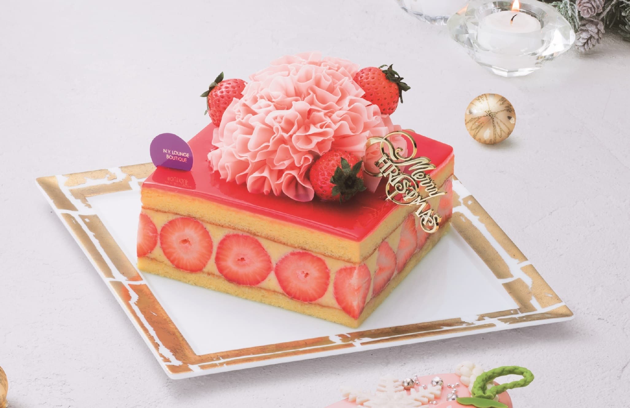 クリスマスを華やかに彩る 「Ｓｔｒａｗｂｅｒｒｙ Ｍａｇｉｃ！ ～真っ赤ないちごでドレスアップ～」 ２０１９年　東急百貨店のクリスマスケーキ