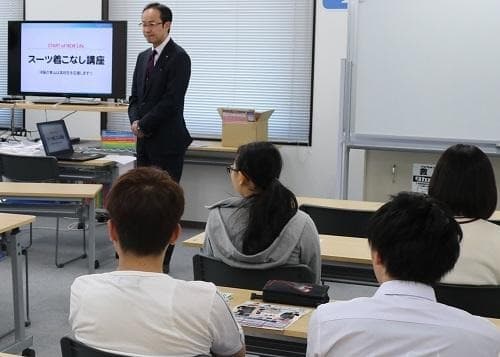 就職活動目前！「第一印象」を磨こう！ 洋服の青山さんご協力による高校生への出張授業_ＫＴＣおおぞら高等学院 倉敷キャンパス
