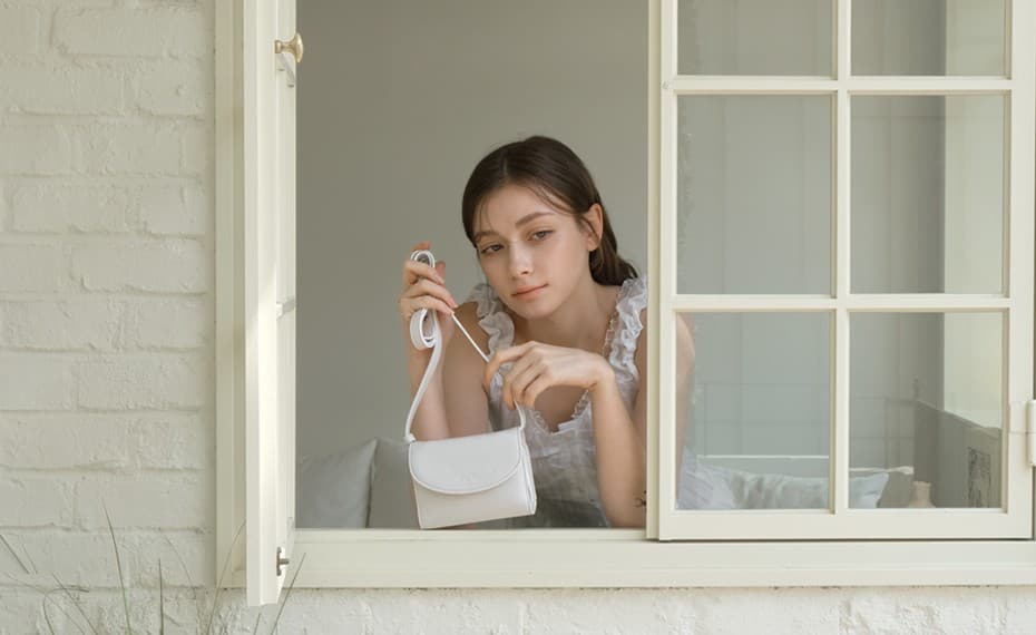 韓国発・機能美バッグブランド「DBERNO(ディベルノ)」、日本初上陸。 旅に寄り添うパスポートバッグ。日常を彩る保冷バッグ。