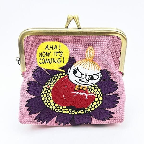 ムーミンの畳刺繍がま口ポーチ。ナチュラルだけど高級感も。