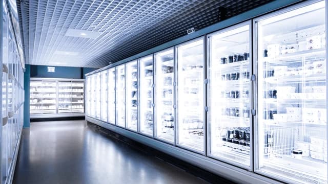 日本の業務用冷蔵市場は2033年までに26億米ドルを超え、年平均成長率3.90%で成長すると予測