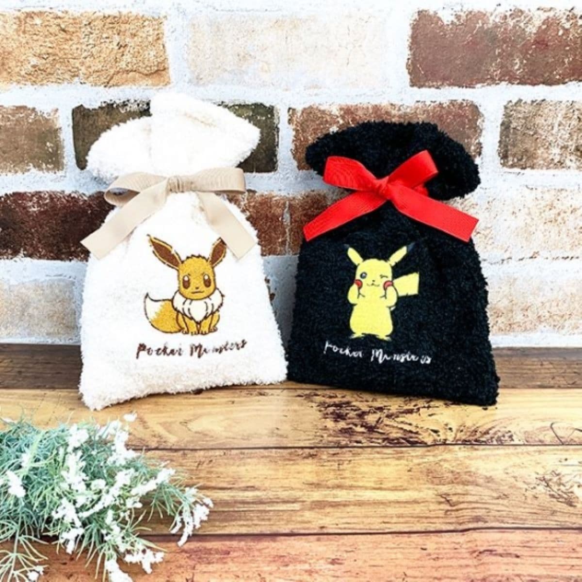 ポケモンのもこもこな靴下でお部屋でもぽかぽかタイム♪ピカチュウ＆イーブイをゲット